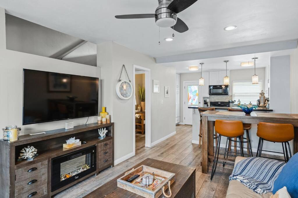 Bayside Villa -2BR Beachfront FREE parking view 4