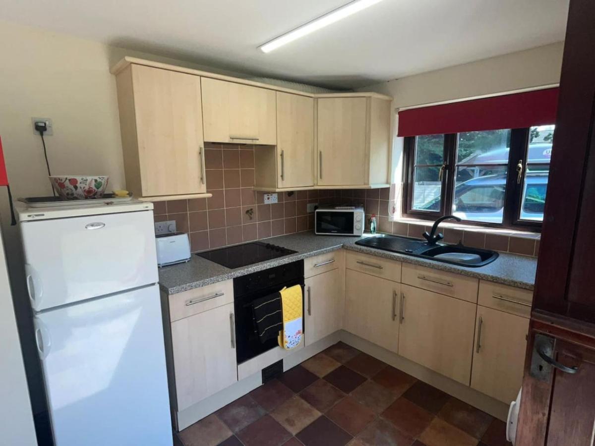 Dog friendly 2 bed cottage close to the river Thurne view 4
