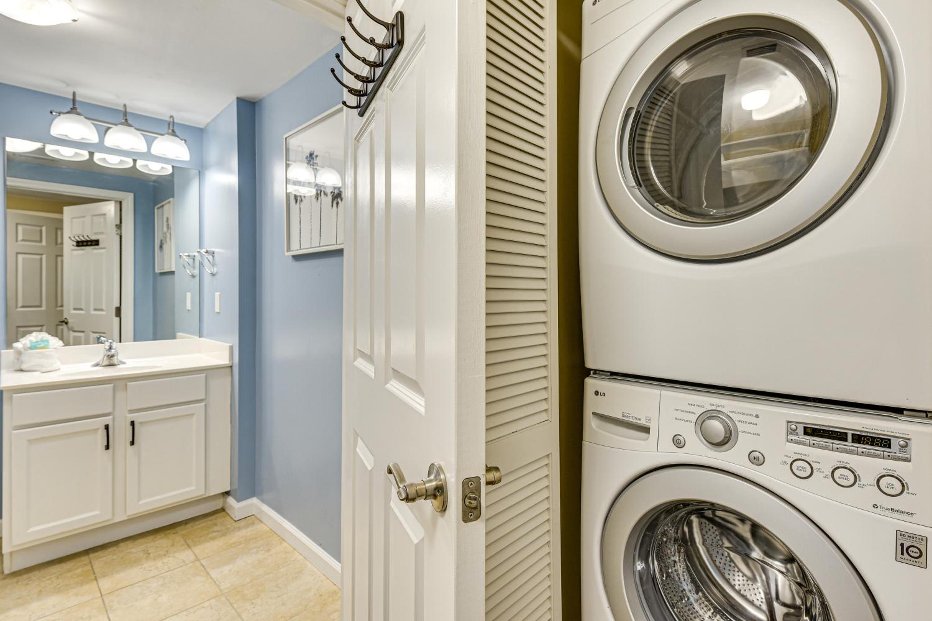 Walk to Beaches: Resort Condo in Destin! view 5