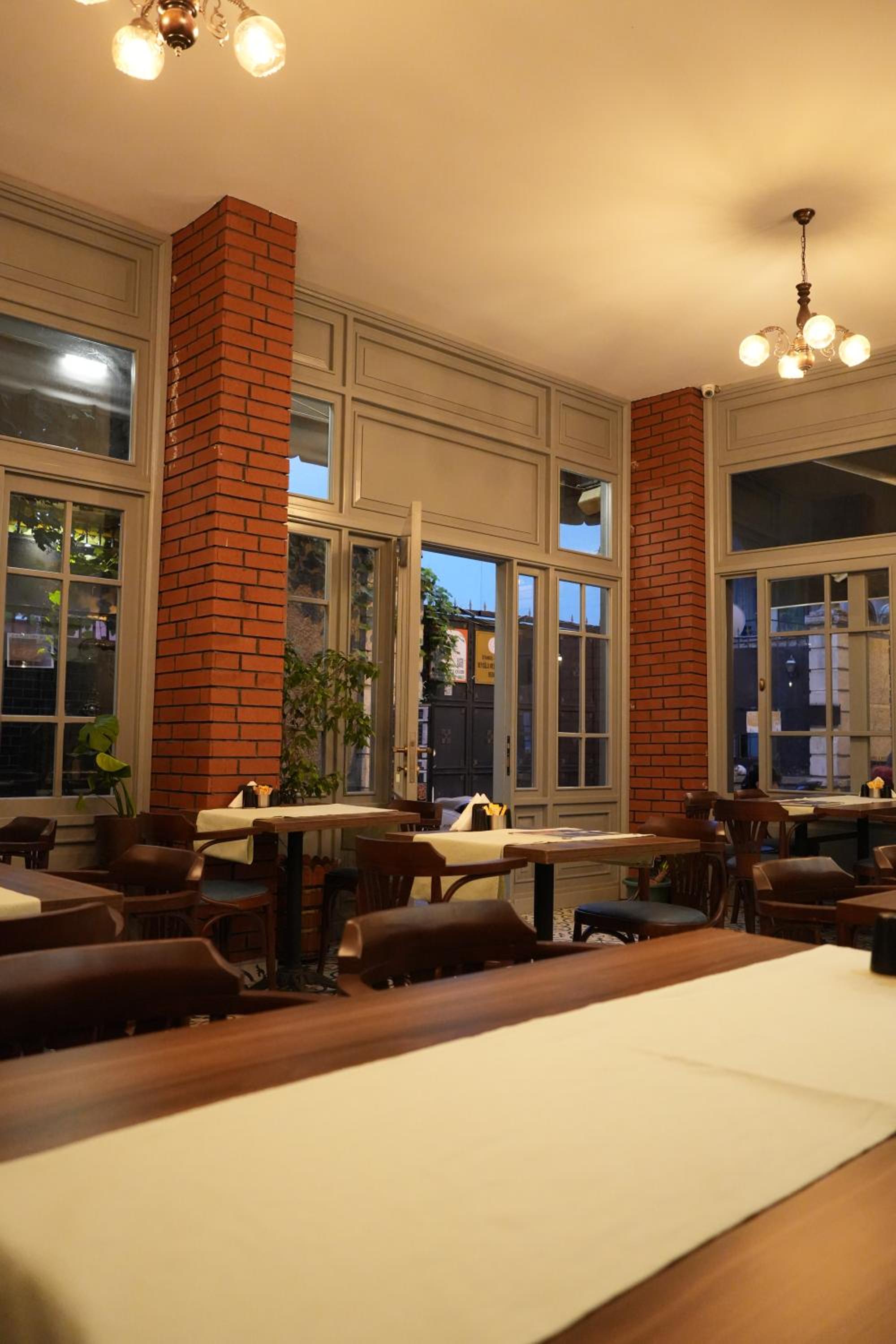 madame roza - Image 12