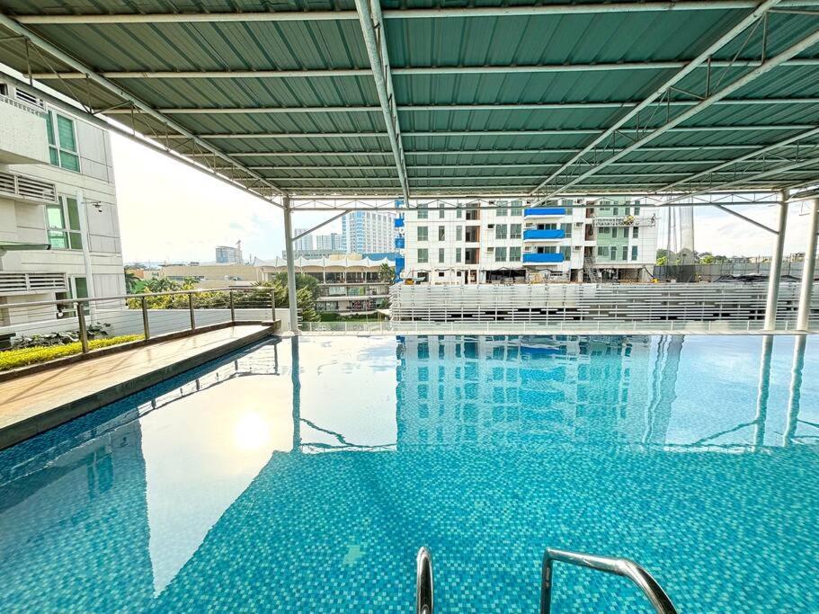 Heart of Davao City AbreezaPlace view 2