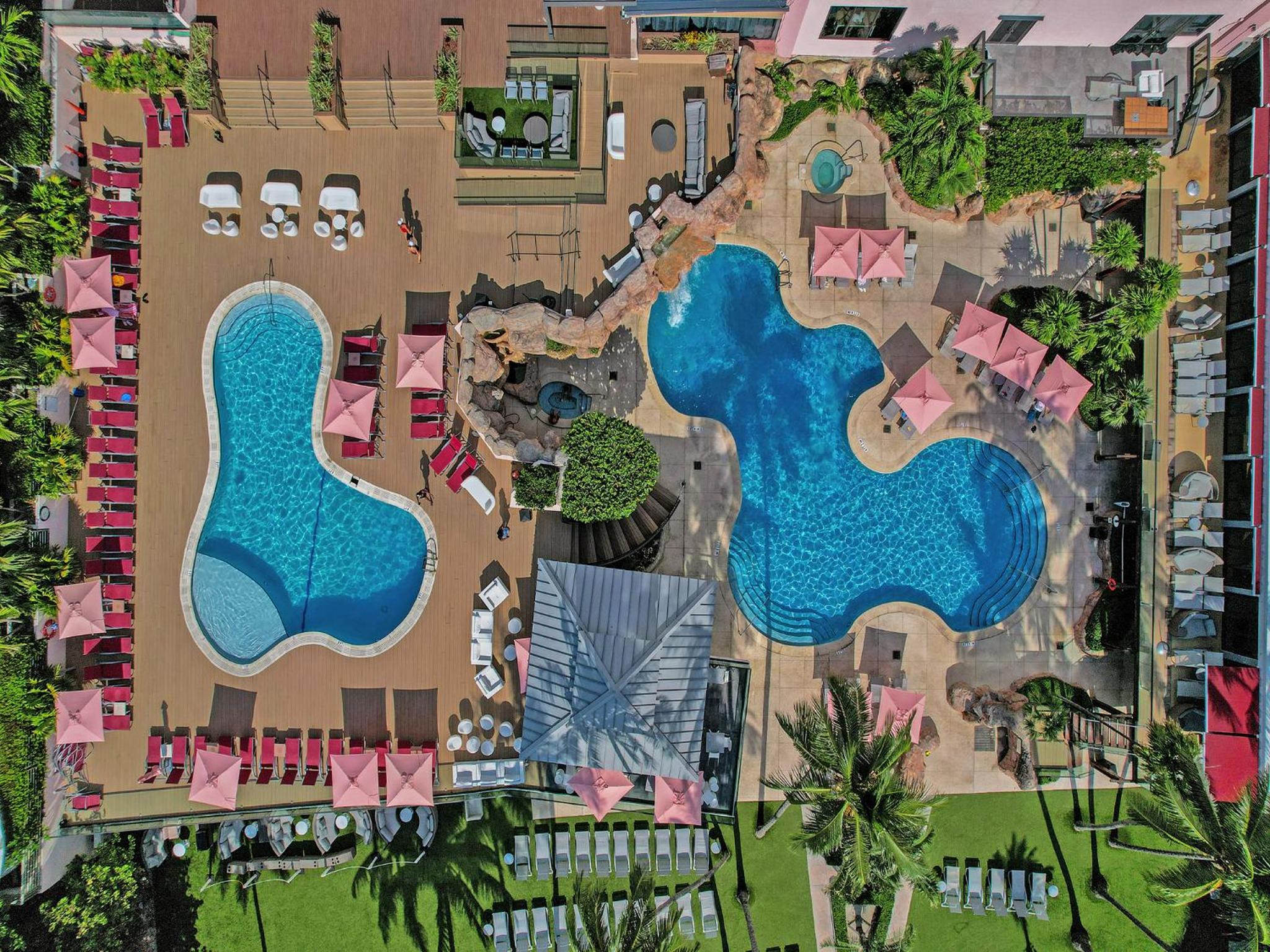 High floor 2BD with beach service 1608 view 5
