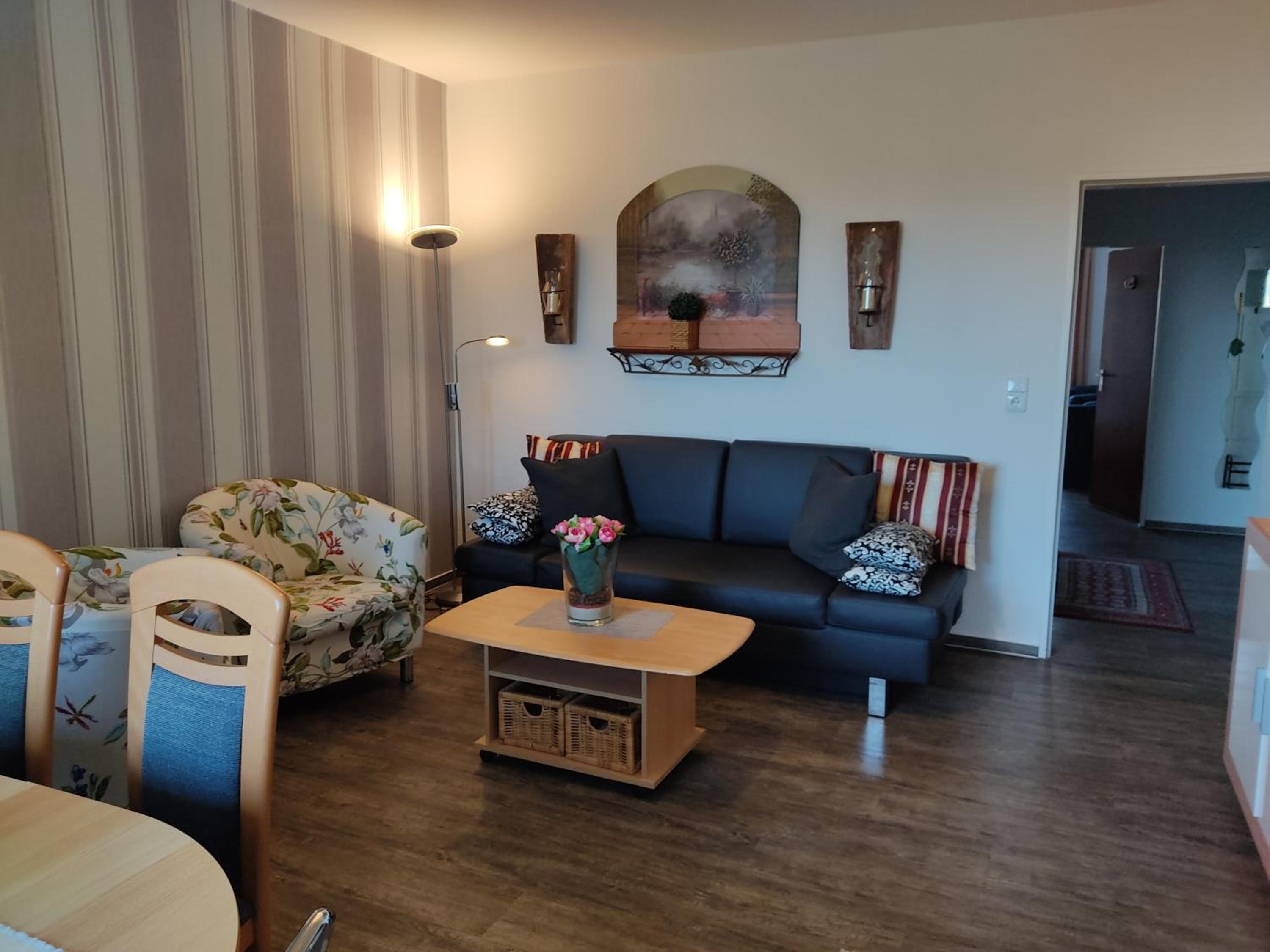 Fewos-Bremerhaven, Ferienwohnung "Lilie" in Geestland-Langen, ideal für Familien & Homeoffice - WLAN & kostenlose Fahrräder - 3 Zimmer, Balkon - nahe Breme view 3