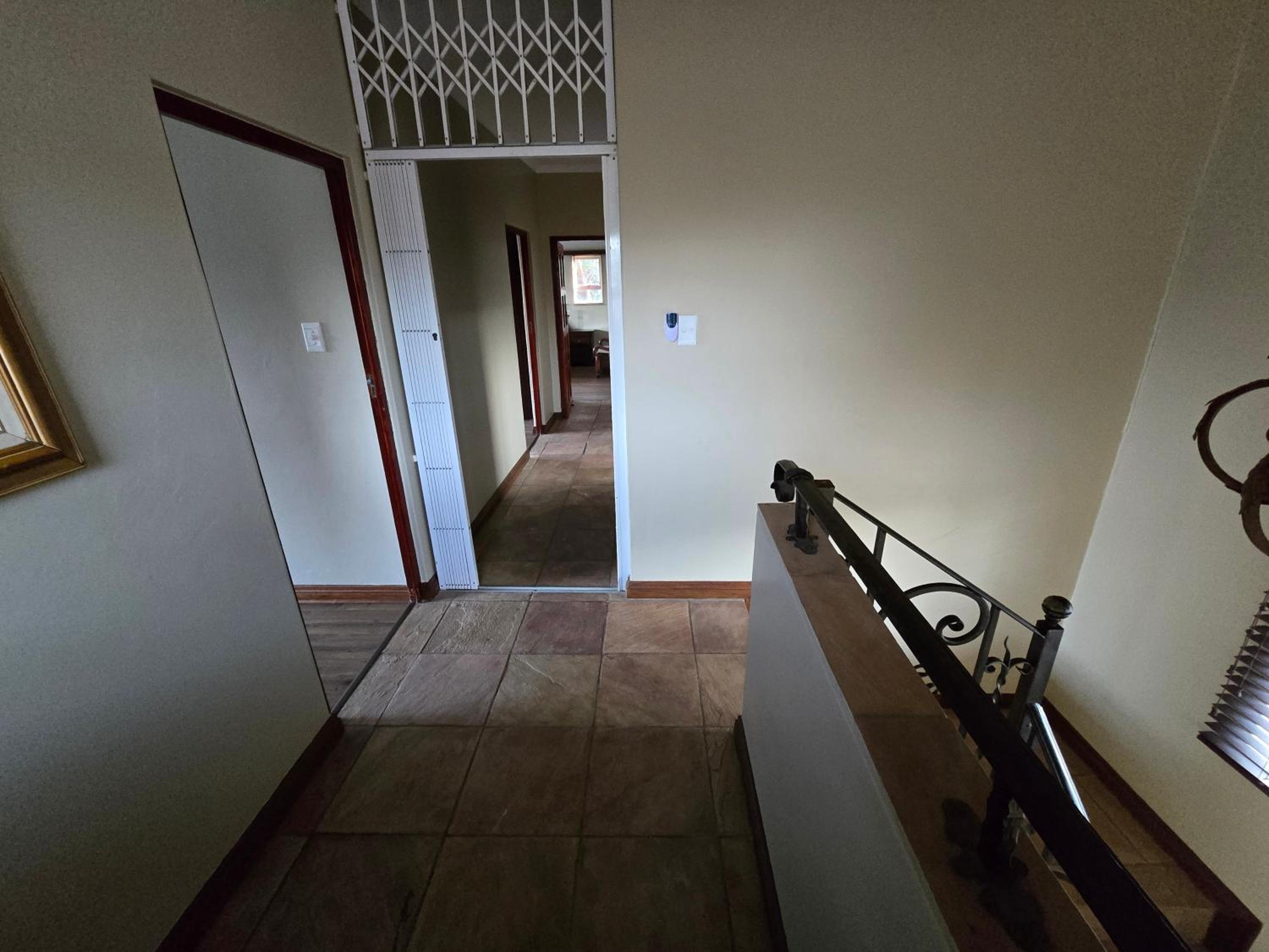 SHALE BEACH HOUSE: 3-Bedroom House with Private Beach Access. view 5