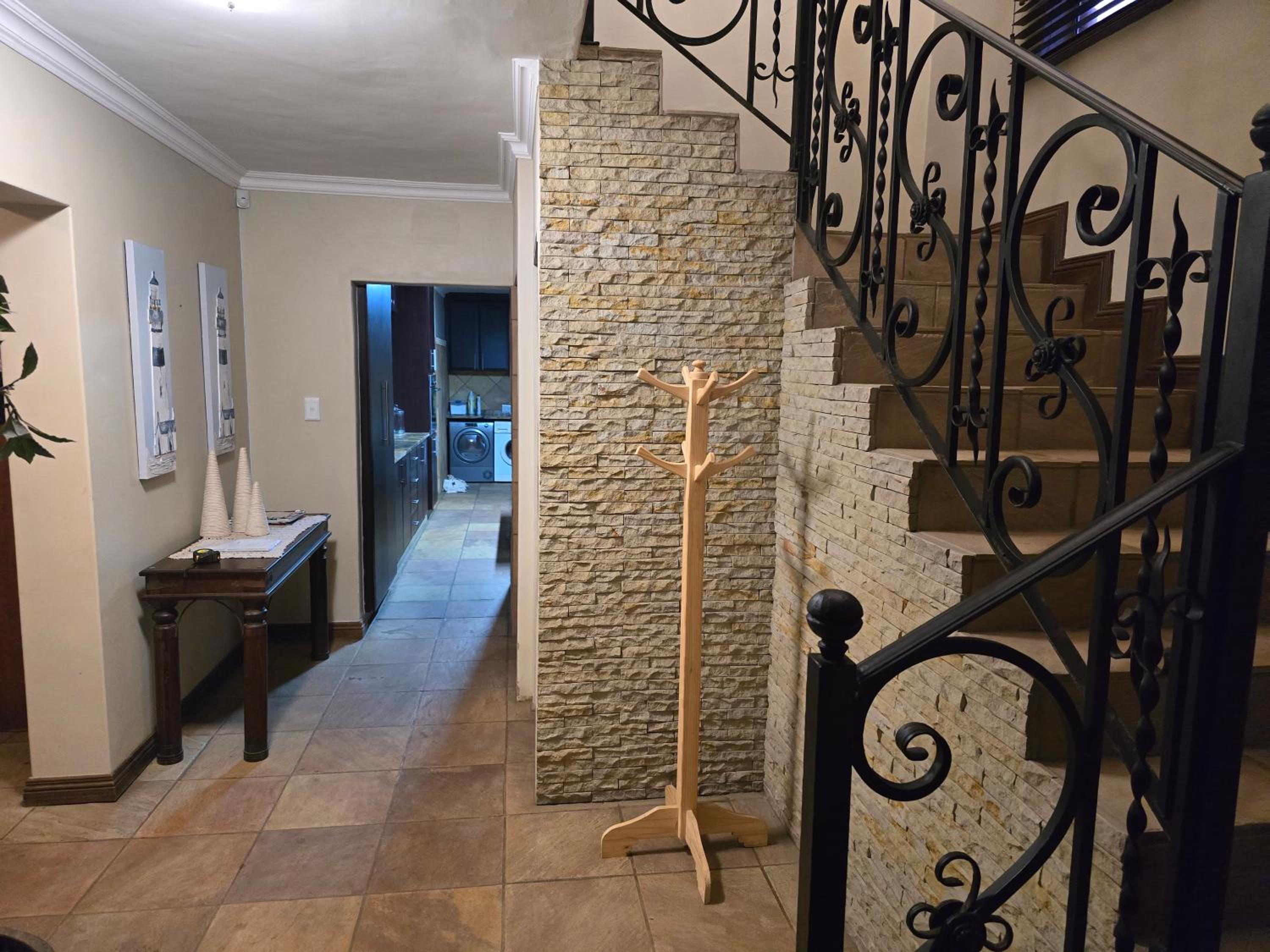 SHALE BEACH HOUSE: 3-Bedroom House with Private Beach Access. view 4