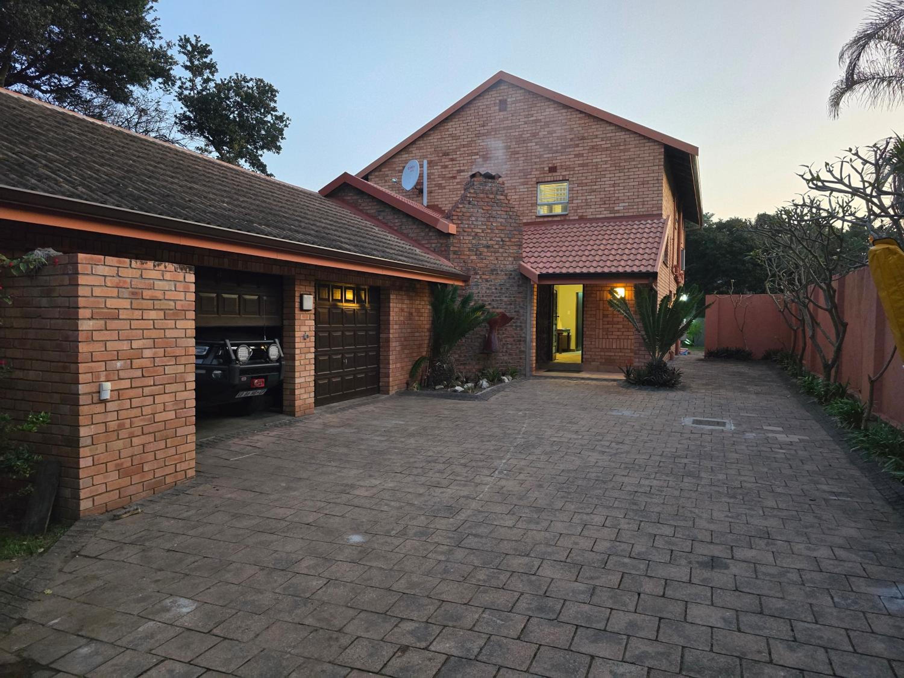 SHALE BEACH HOUSE: 3-Bedroom House with Private Beach Access. view 3