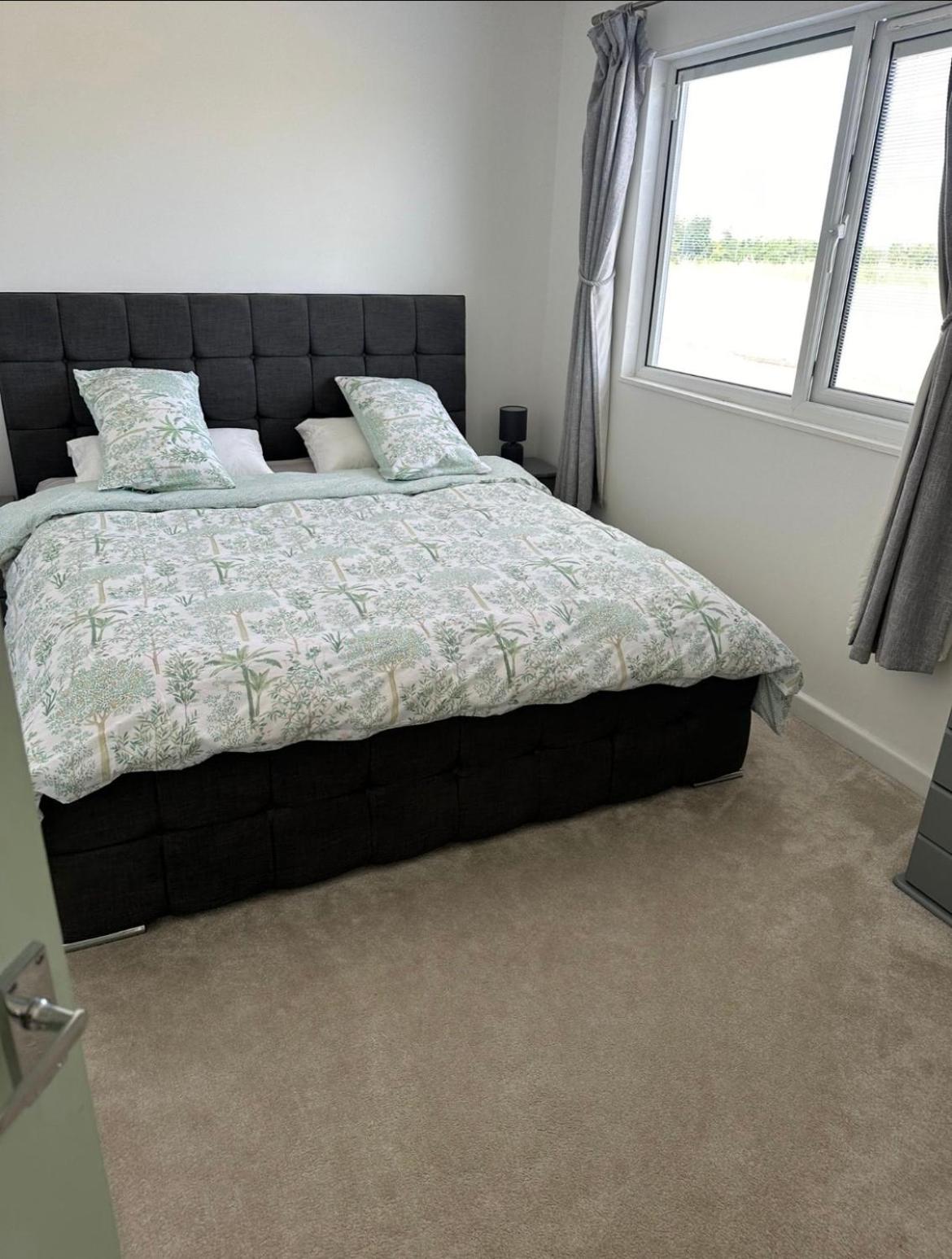 Poplar holiday cottage view 5