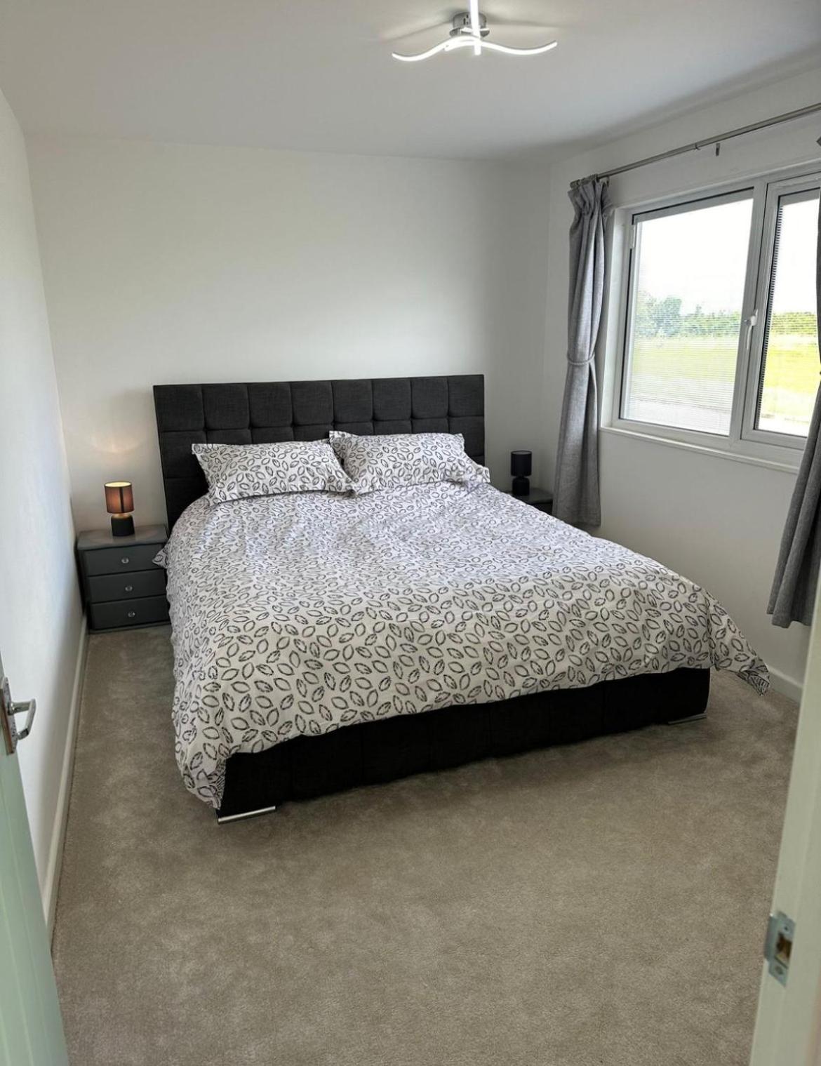 Poplar holiday cottage view 3