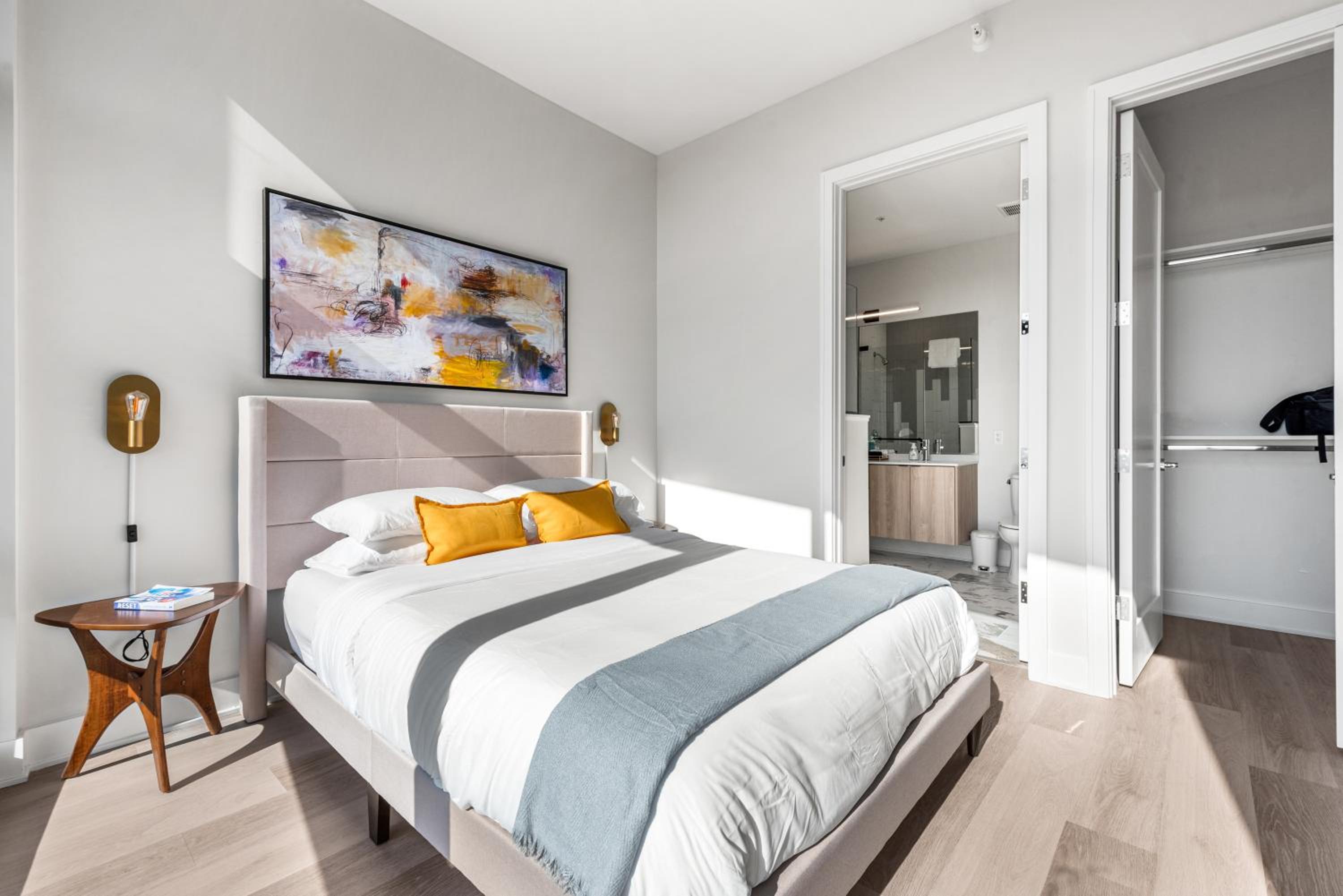 Avra Stylish Apartments Prime West Loop Location Near Union Park