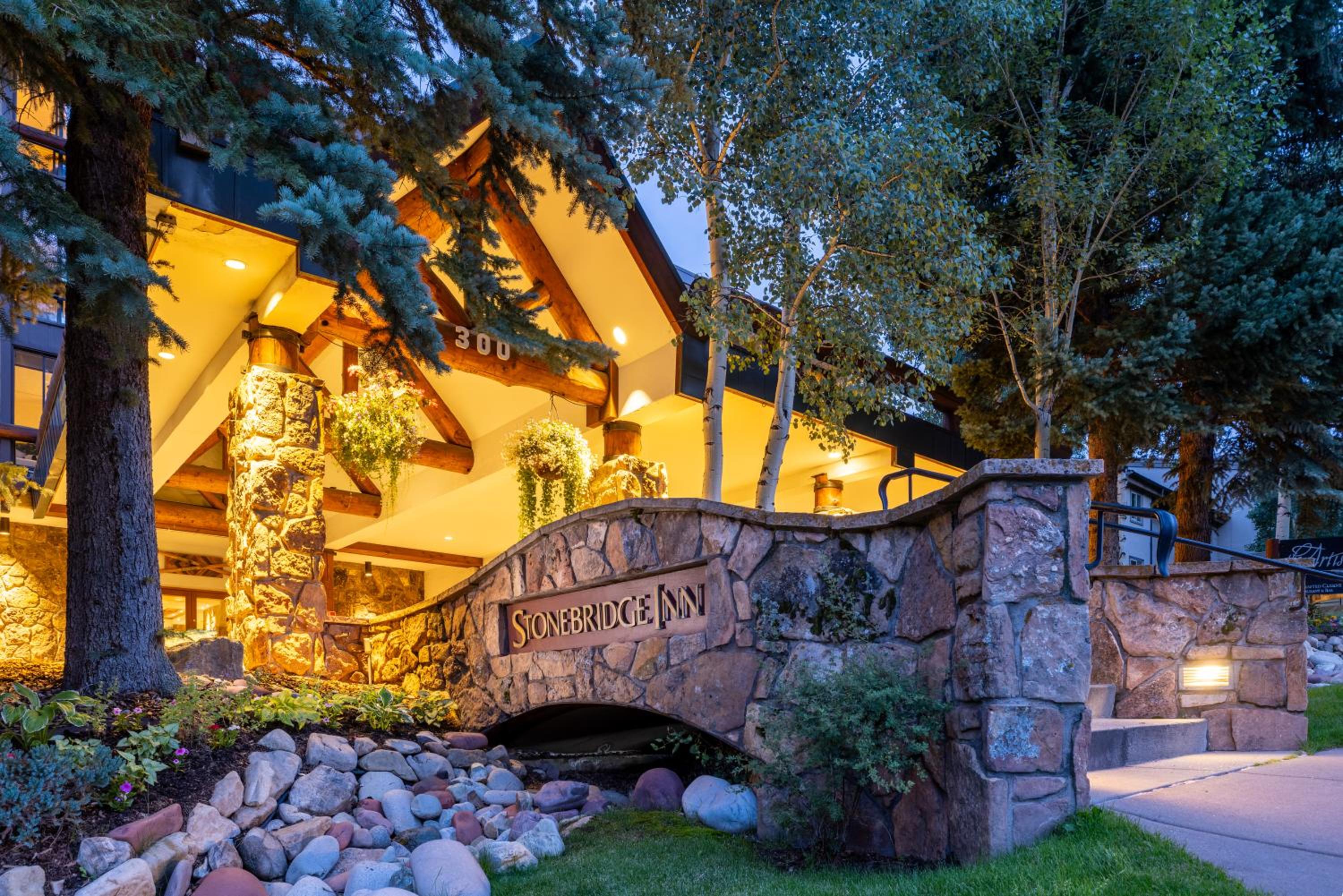 Hotel Stonebridge Inn - Image 1