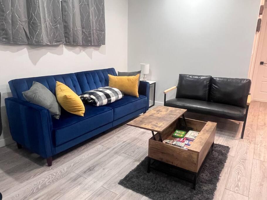 Gorgeous 2 bedroom Basement Guest Suite & Free Parking