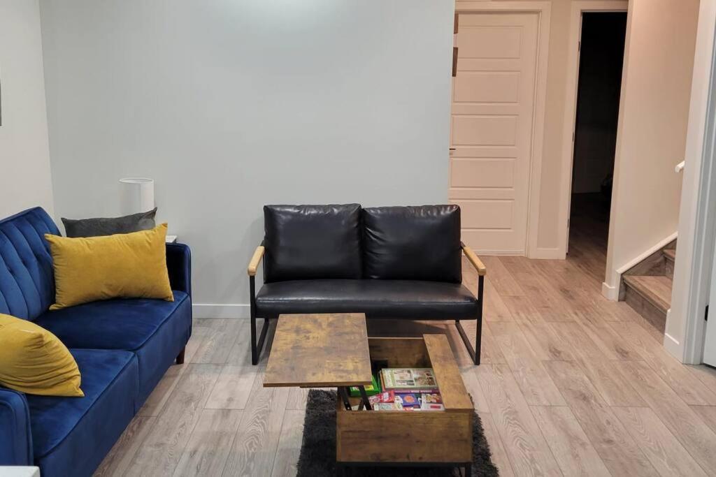 Gorgeous 2 bedroom Basement Guest Suite & Free Parking