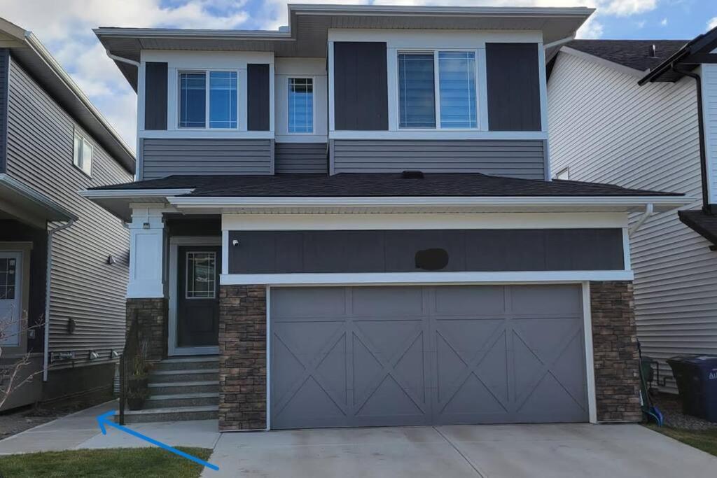 Gorgeous 2 bedroom Basement Guest Suite & Free Parking