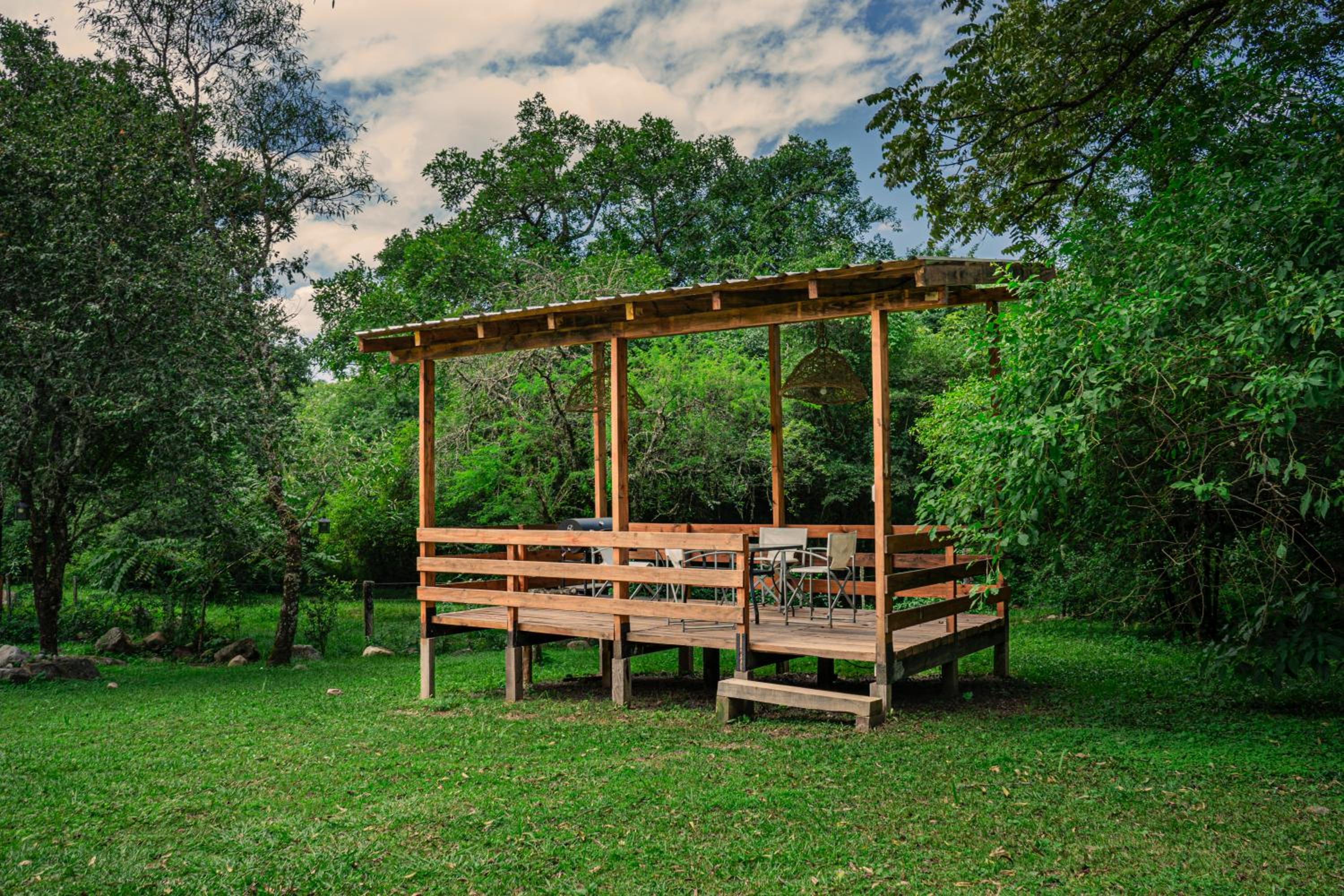 Cabaña Sigel en el rio, RUNA YAKU
