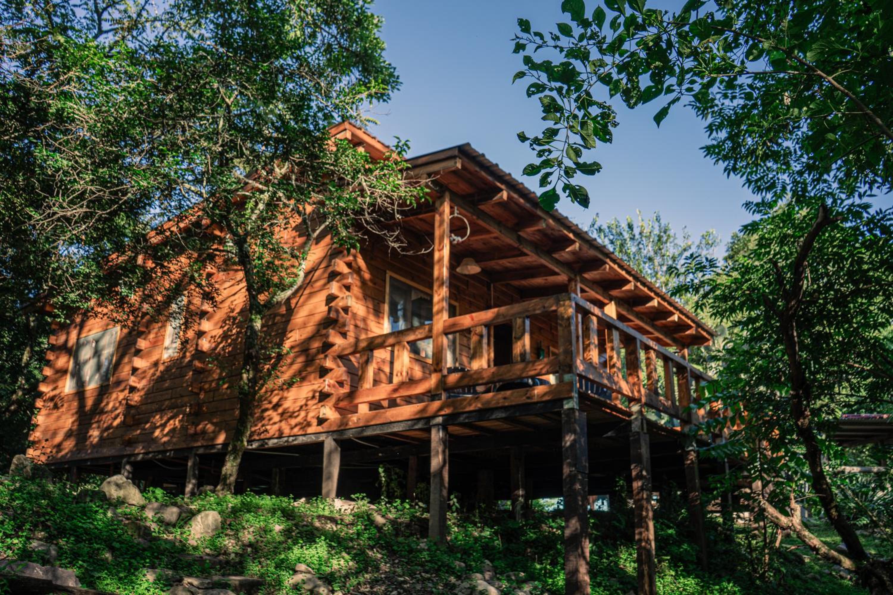 Cabaña Sigel en el rio, RUNA YAKU