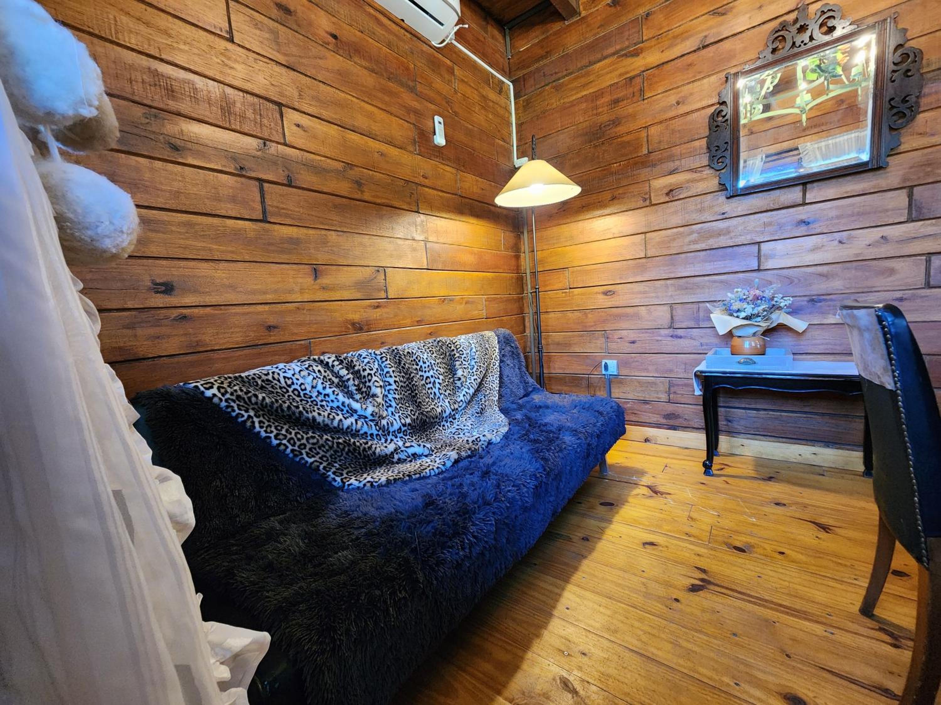 Cabaña Sigel en el rio, RUNA YAKU