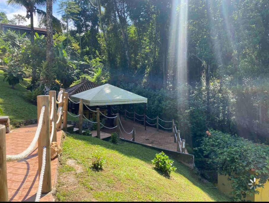Casa de alto padrão em condomínio fechado