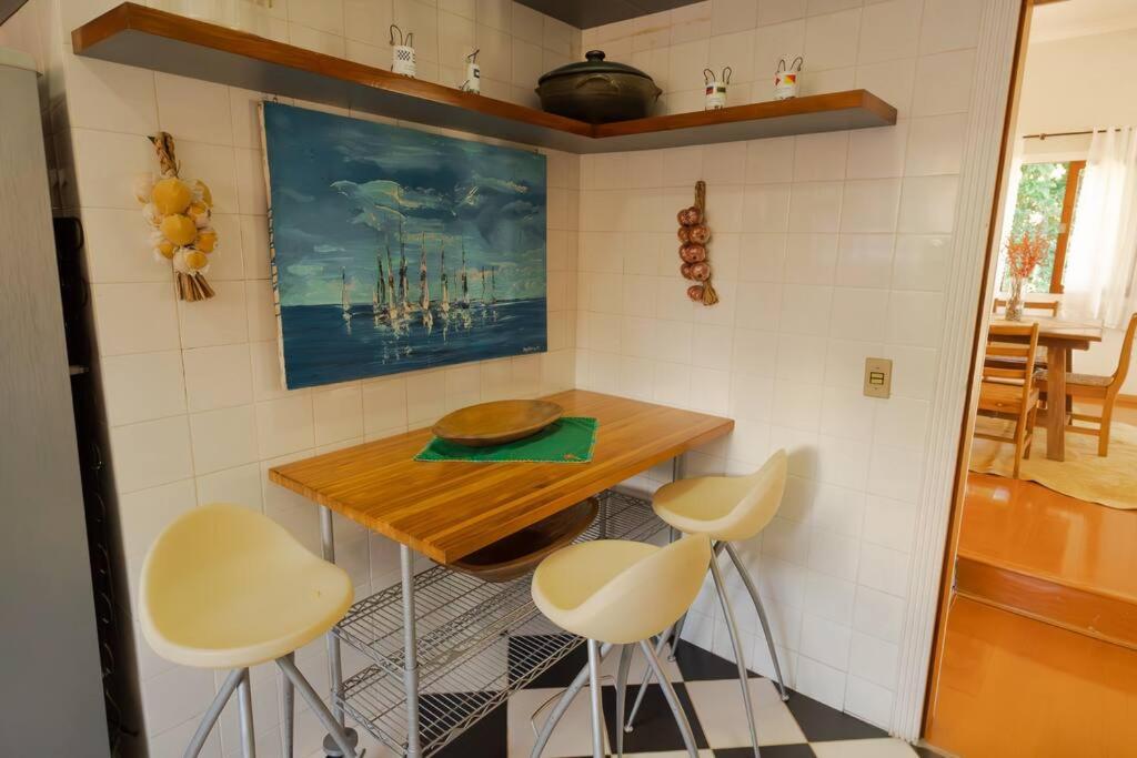 Casa de alto padrão em condomínio fechado