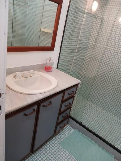 Casa de alto padrão em condomínio fechado