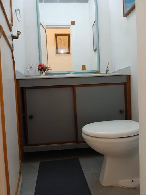 Casa de alto padrão em condomínio fechado