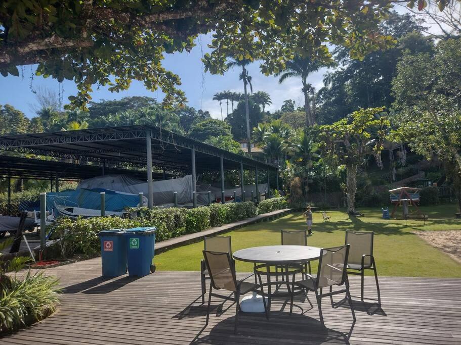 Casa de alto padrão em condomínio fechado
