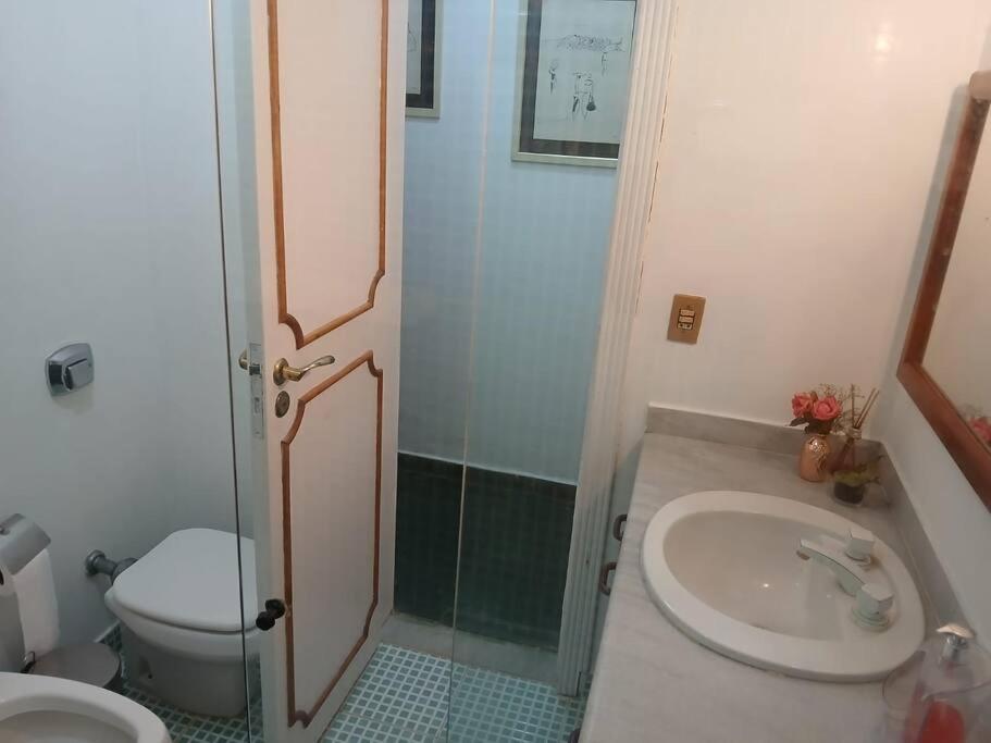 Casa de alto padrão em condomínio fechado