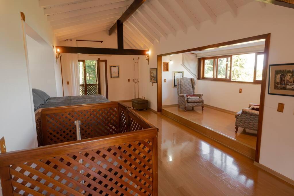 Casa de alto padrão em condomínio fechado