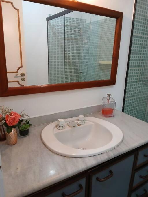 Casa de alto padrão em condomínio fechado