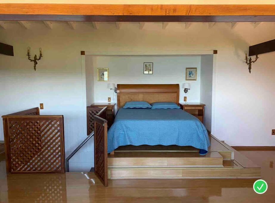 Casa de alto padrão em condomínio fechado