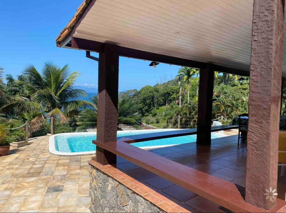 Casa de alto padrão em condomínio fechado