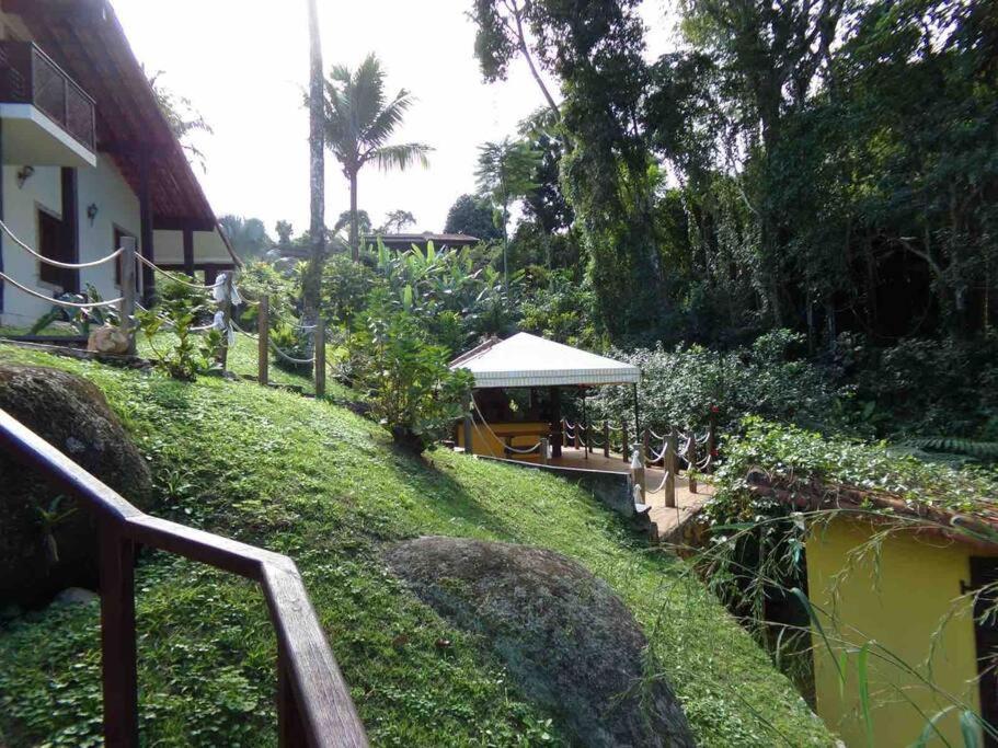 Casa de alto padrão em condomínio fechado