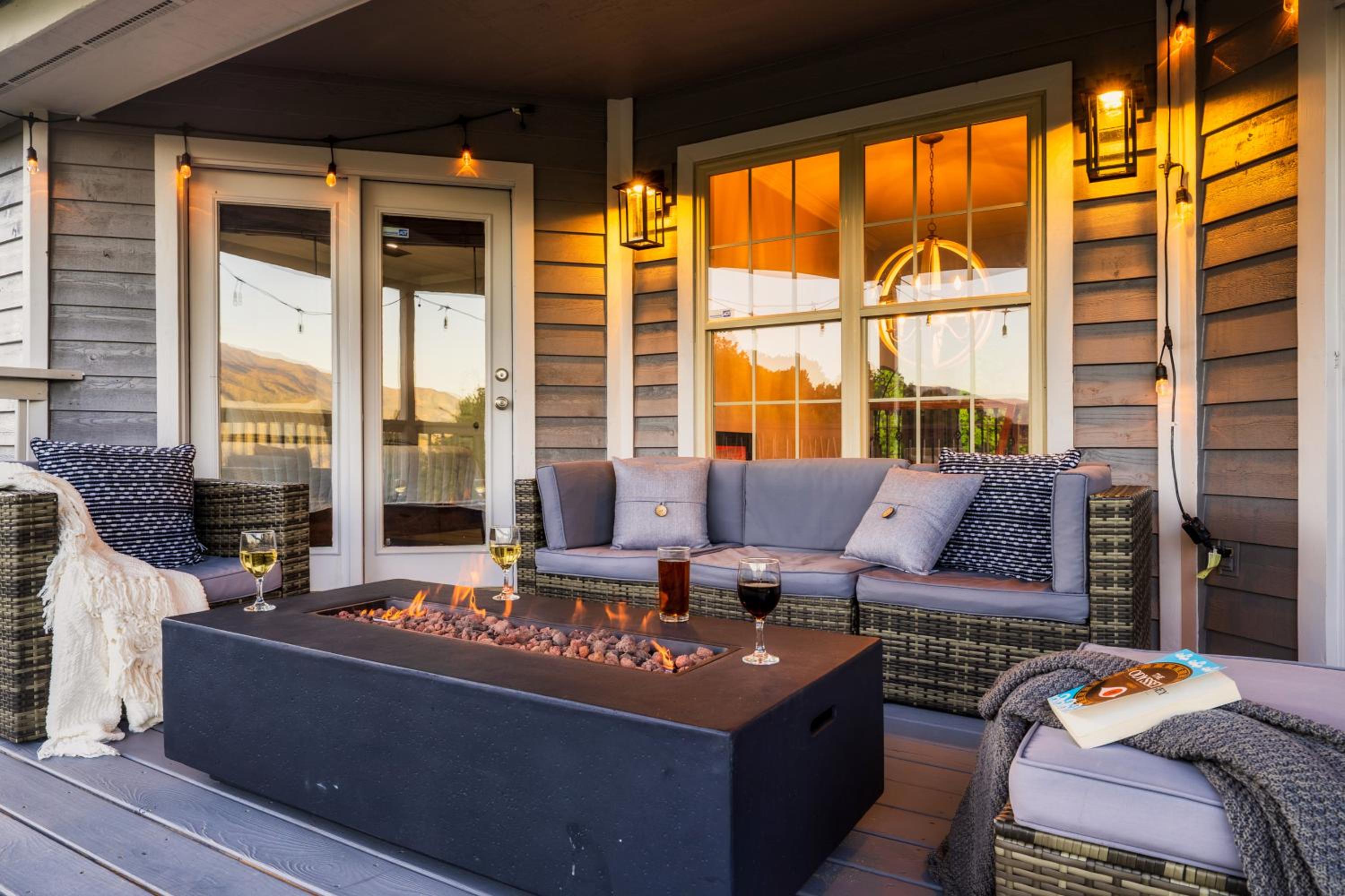 Mountain Moonrise 3BR 3BA - Scenic Falls, Mtn View, Hot Tub, Gameroom, Firepit - Sleep 8-