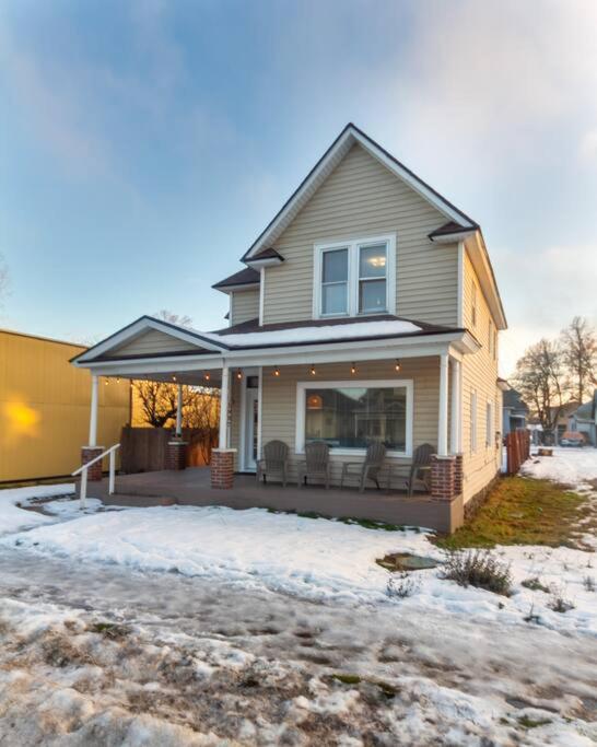 A Very Unique Quirky and Comfortable Home view 3