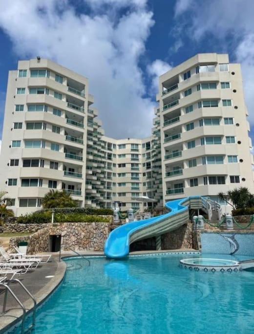 Exclusivo Apartamento en el corazón de tucacas con vista frente al mar y Adicional disponible lancha 26 pies view 3