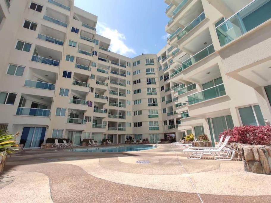 Exclusivo Apartamento en el corazón de tucacas con vista frente al mar y Adicional disponible lancha 26 pies view 5