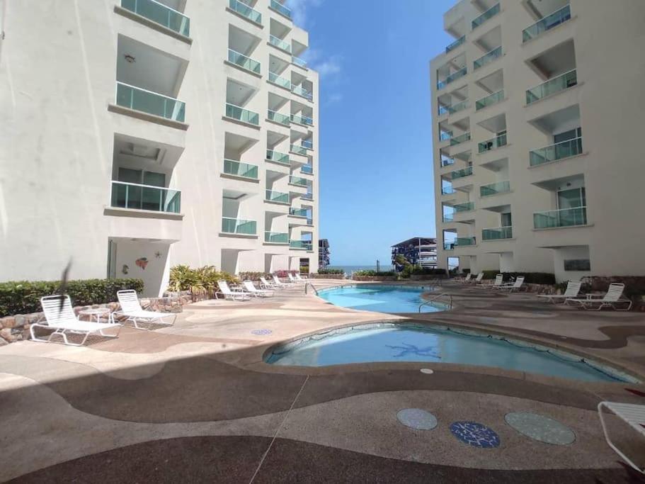 Exclusivo Apartamento en el corazón de tucacas con vista frente al mar y Adicional disponible lancha 26 pies view 4