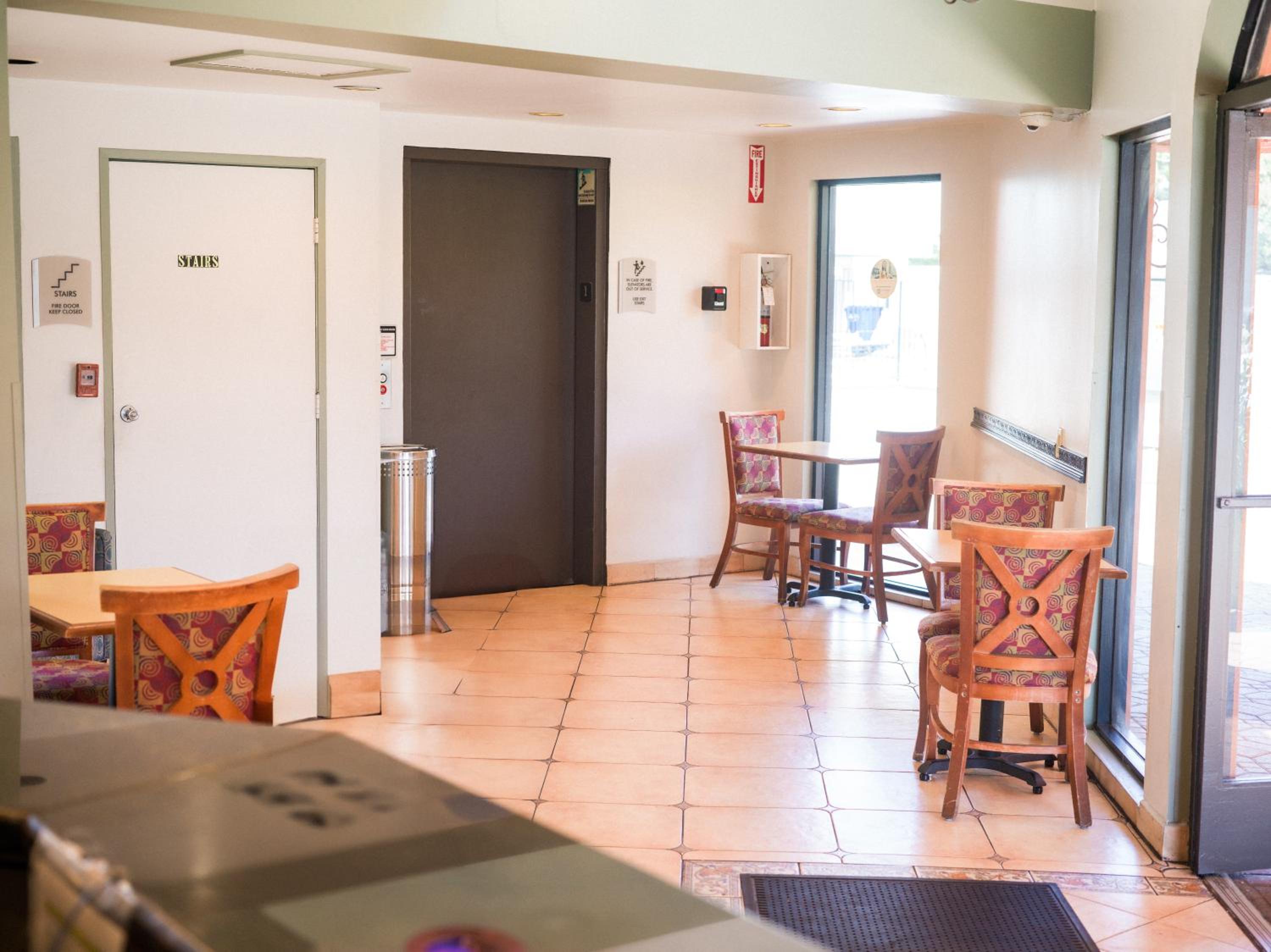 Burbank Vacations - Quality Inn Burbank Airport - Property Image 15