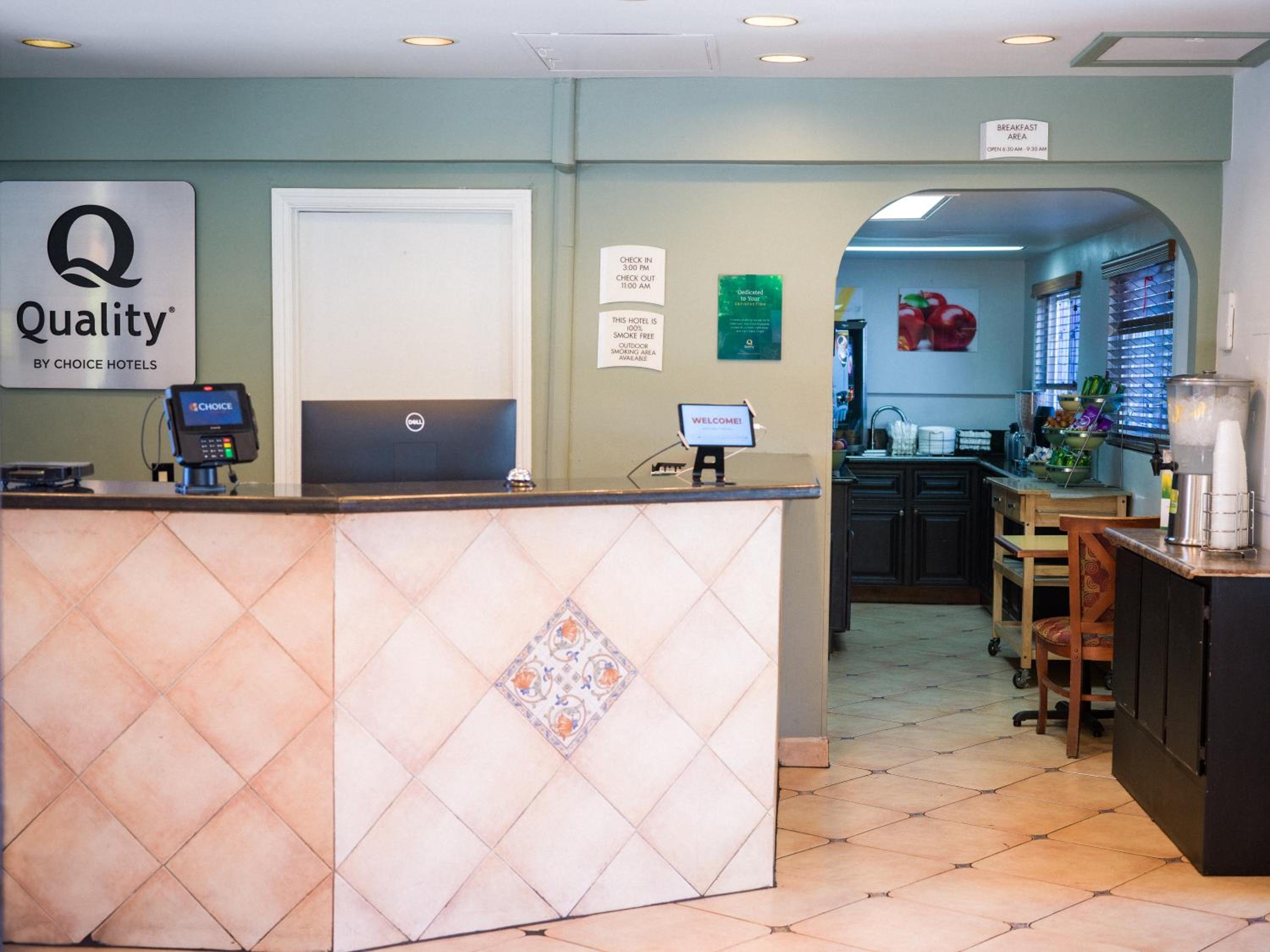 Burbank Vacations - Quality Inn Burbank Airport - Property Image 2