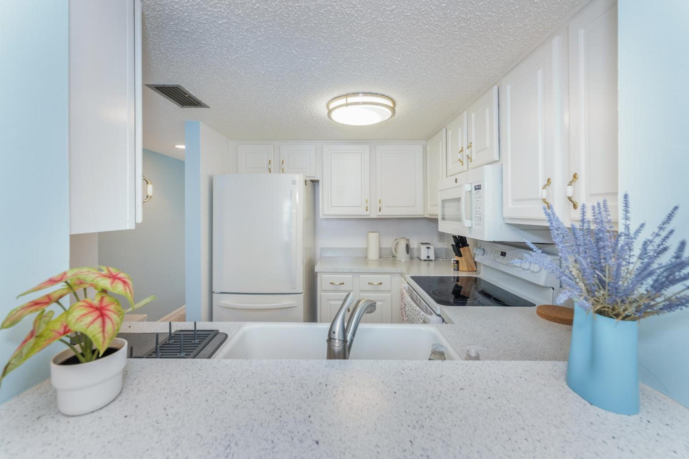 Cozy 2BR Condo Steps from the Beach view 4