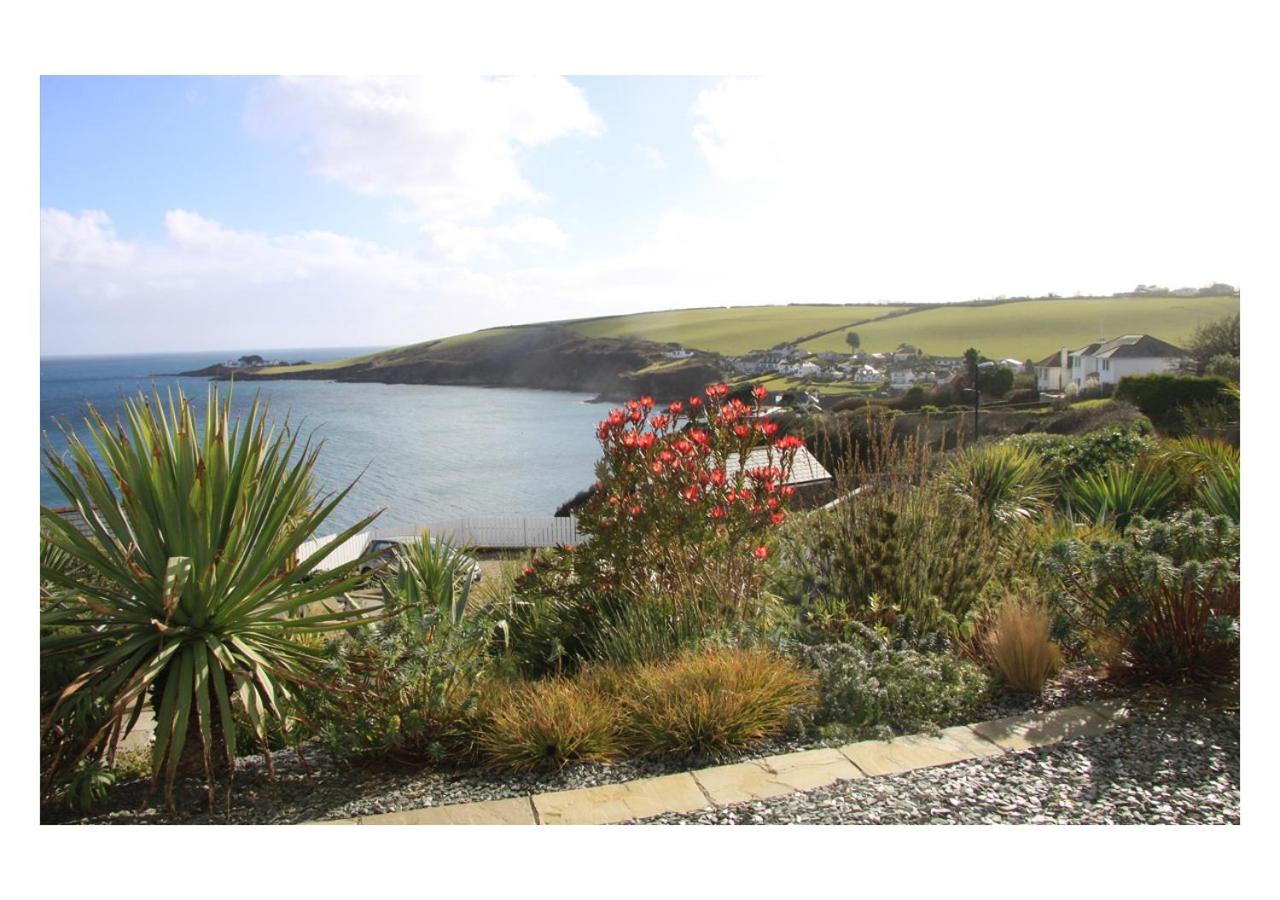 Ocean View, 5 bedrooms sleeps 10, stunning views, parking x4