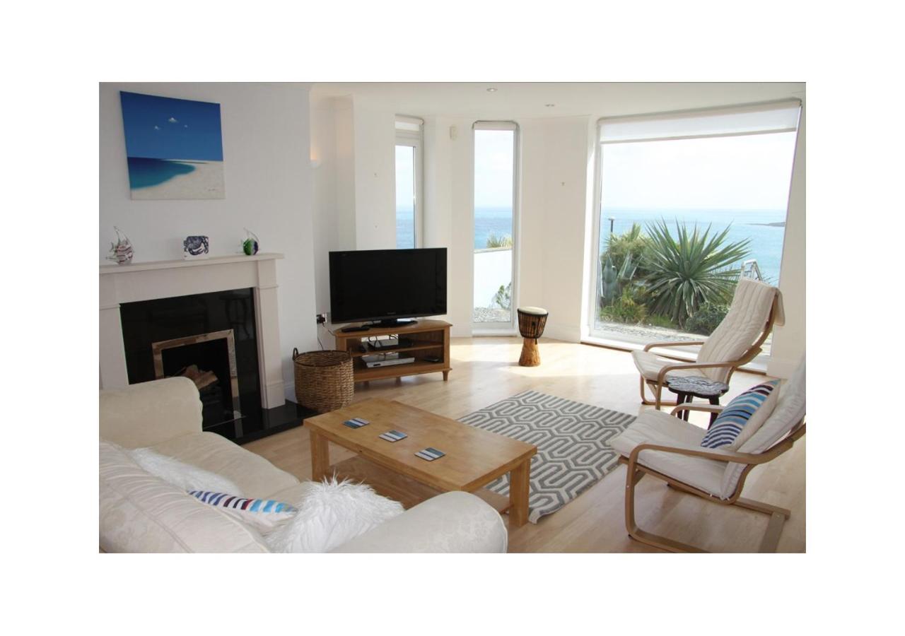 Ocean View, 5 bedrooms sleeps 10, stunning views, parking x4