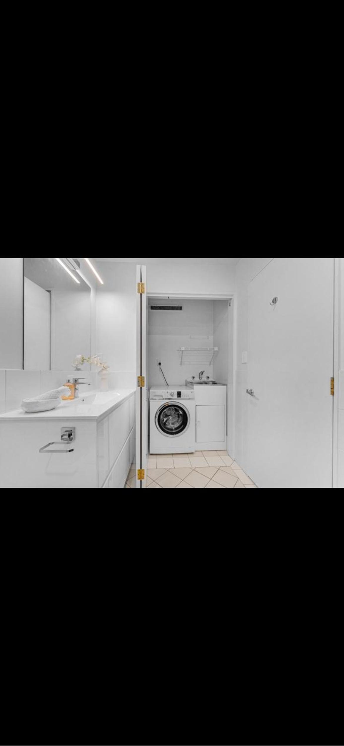 newmarket fully furnished 2 bedrooms view 2