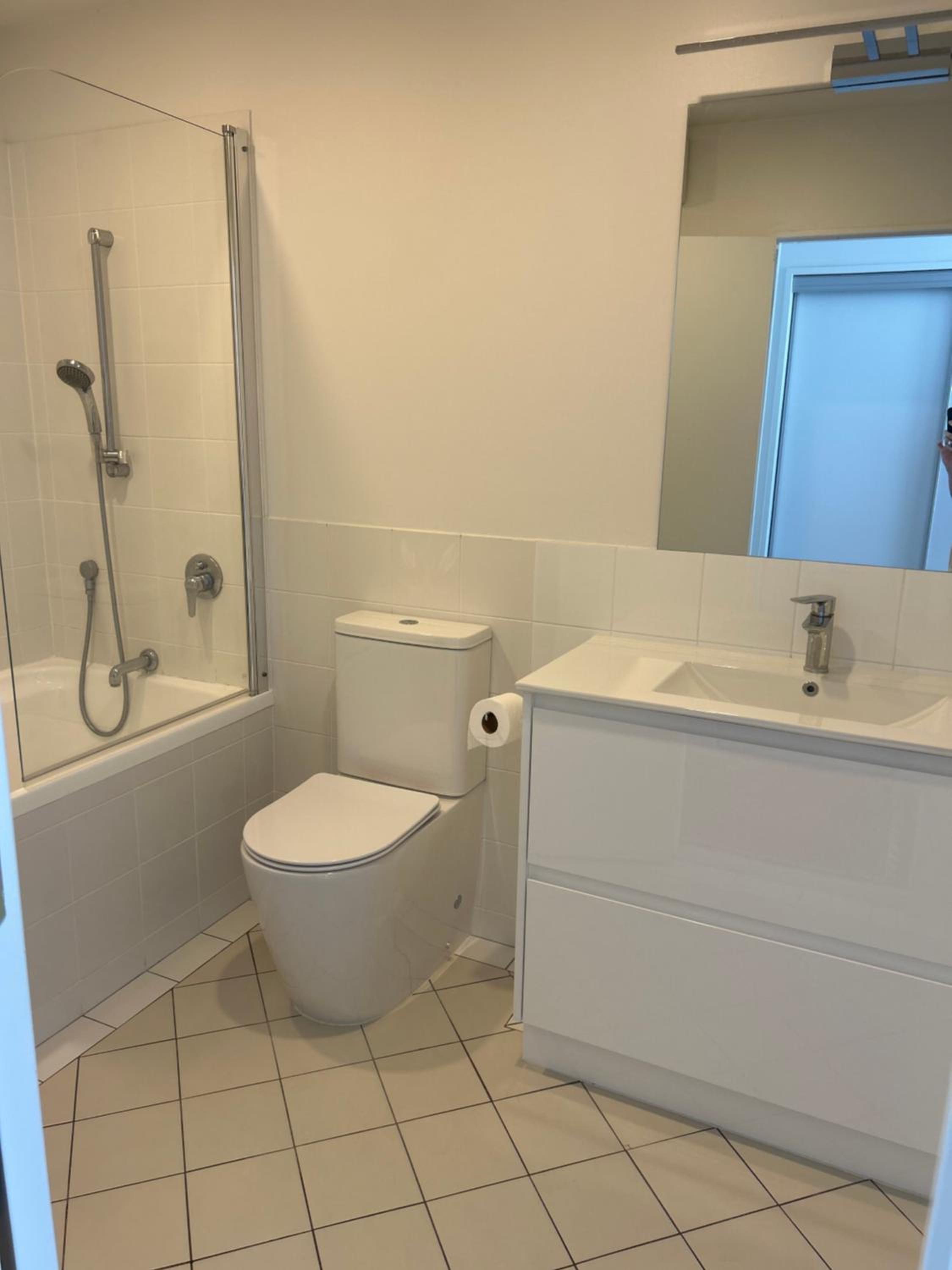 newmarket fully furnished 2 bedrooms view 5