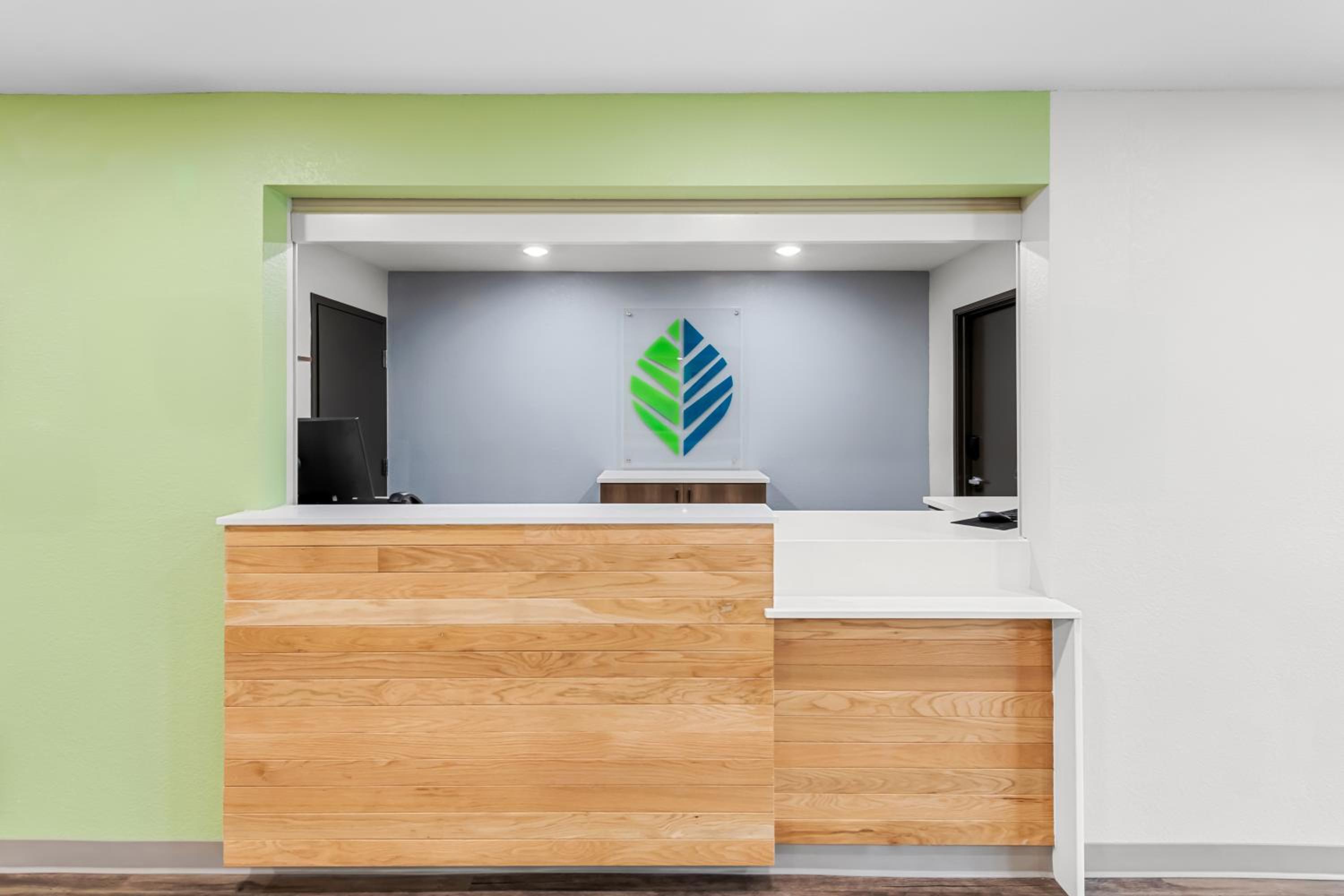 Kansas City Vacations - WoodSpring Suites Kansas City Airport - Property Image 26