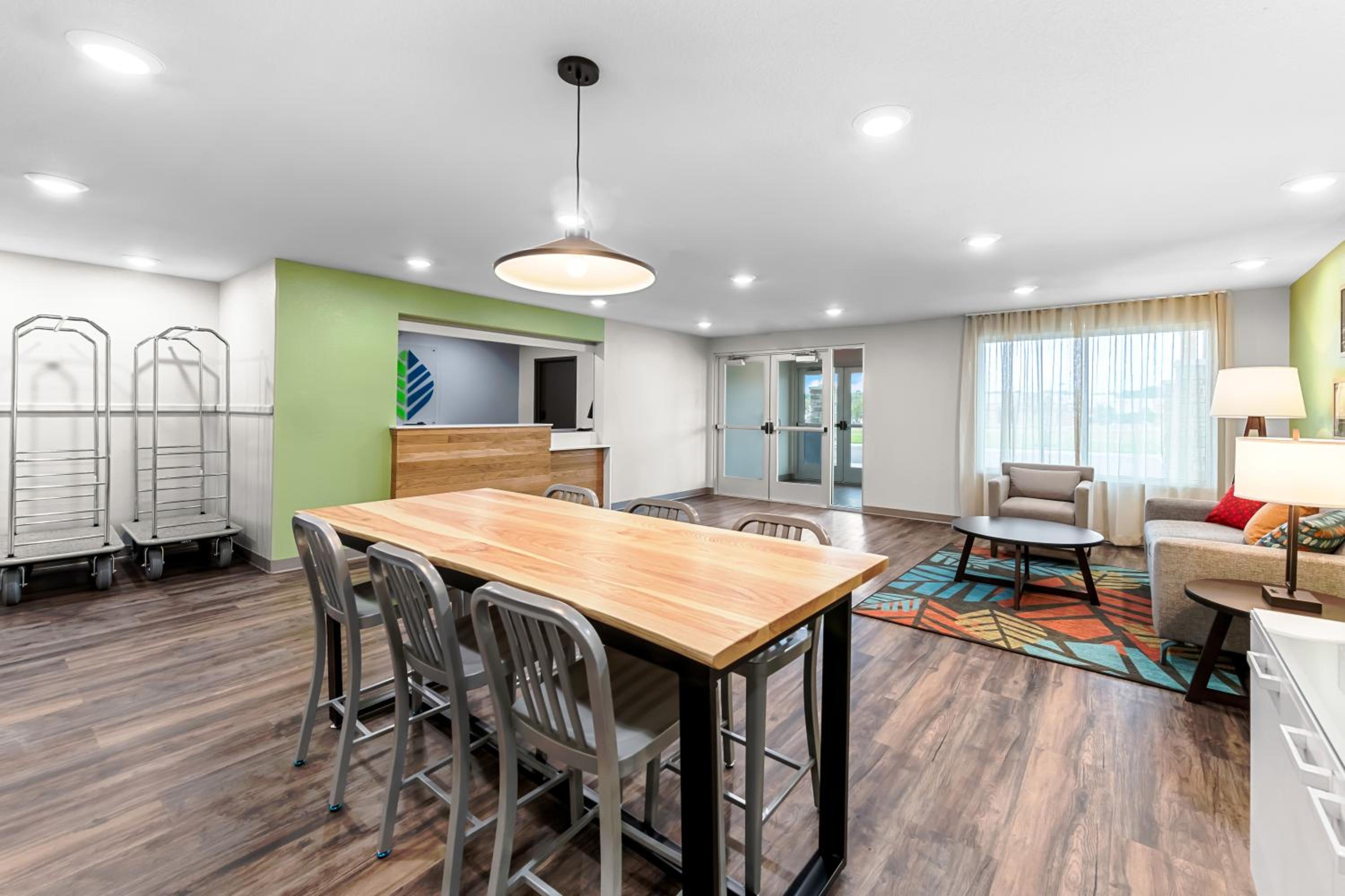 Kansas City Vacations - WoodSpring Suites Kansas City Airport - Property Image 27