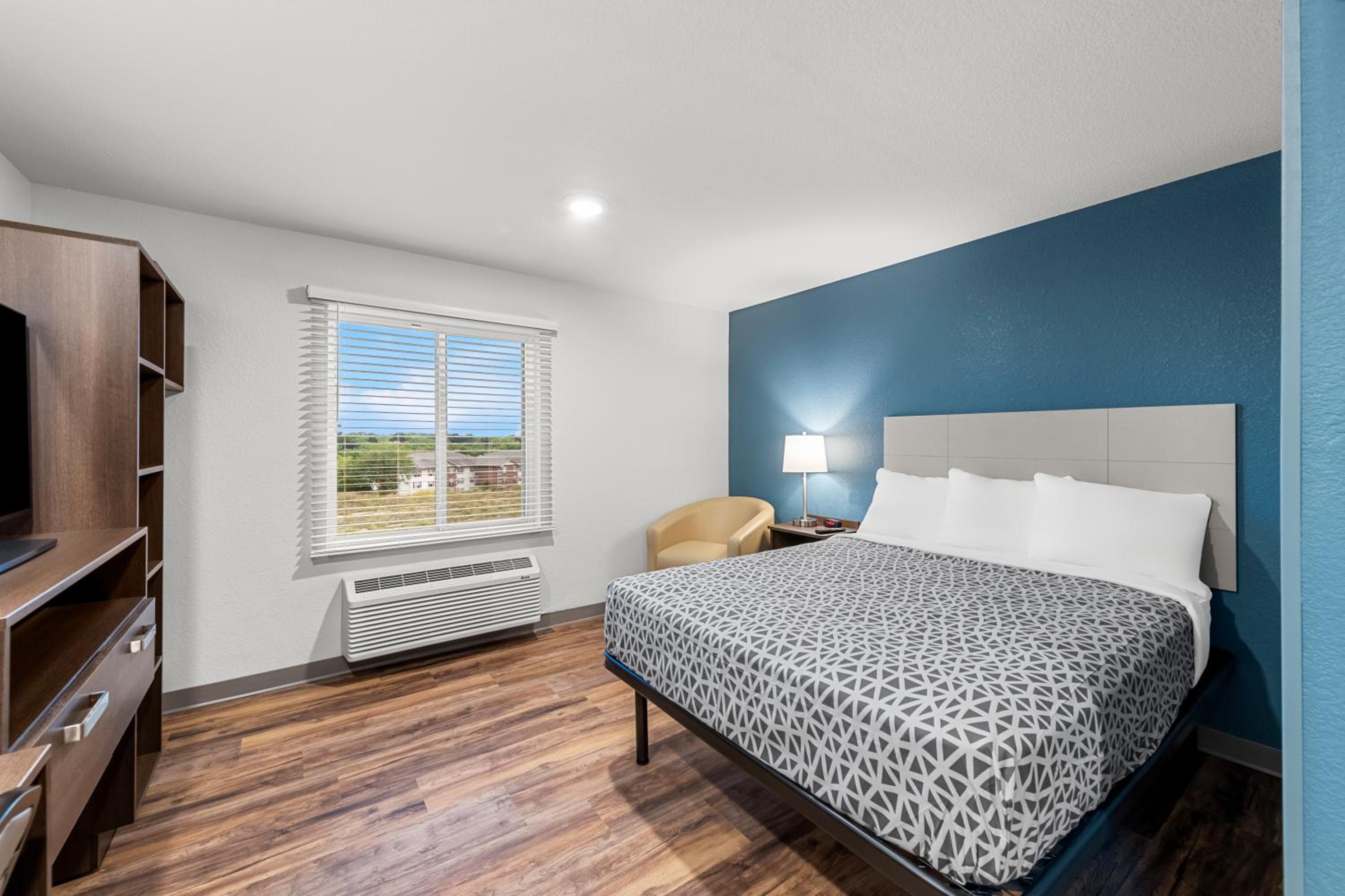 Kansas City Vacations - WoodSpring Suites Kansas City Airport - Property Image 30
