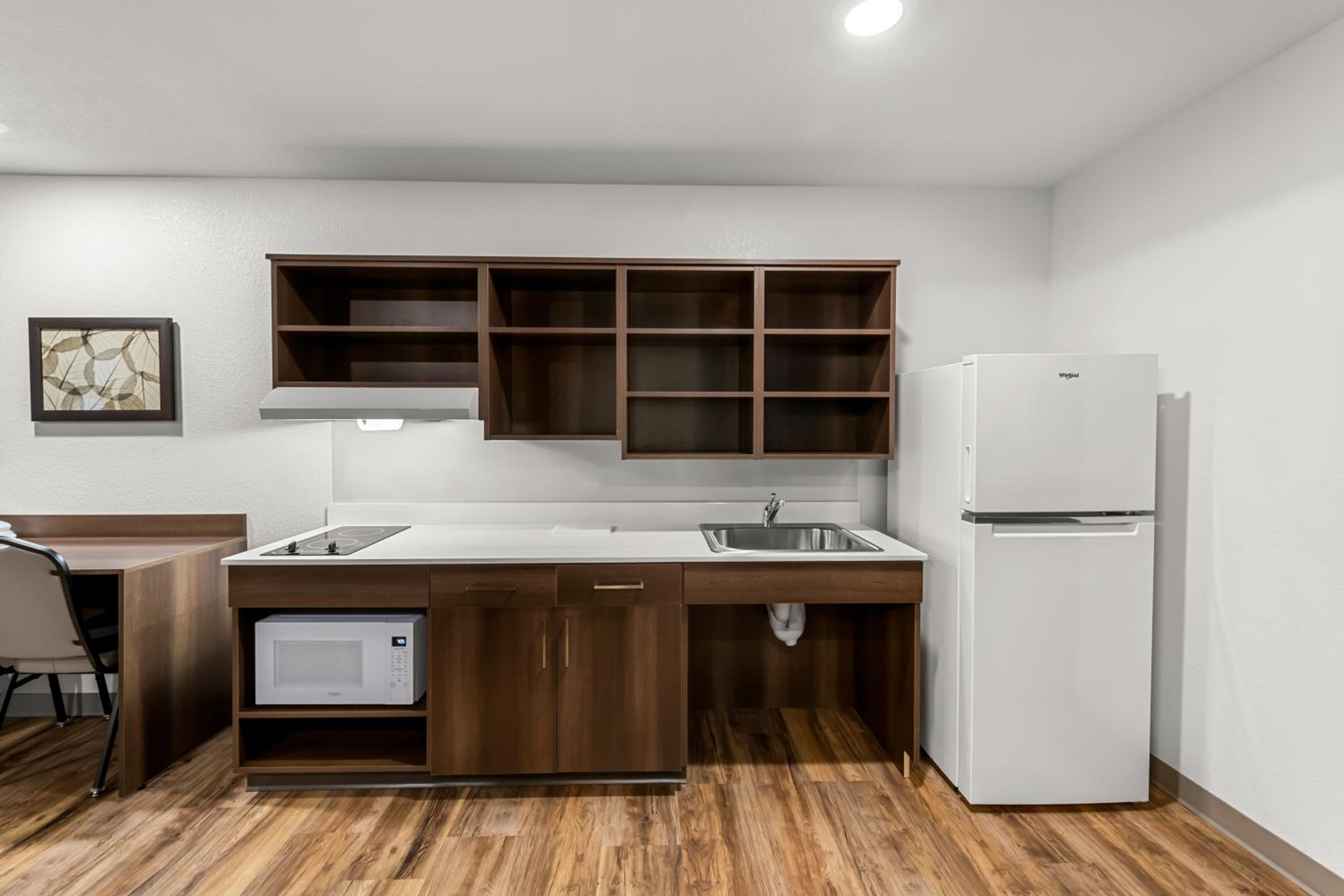 Kansas City Vacations - WoodSpring Suites Kansas City Airport - Property Image 20