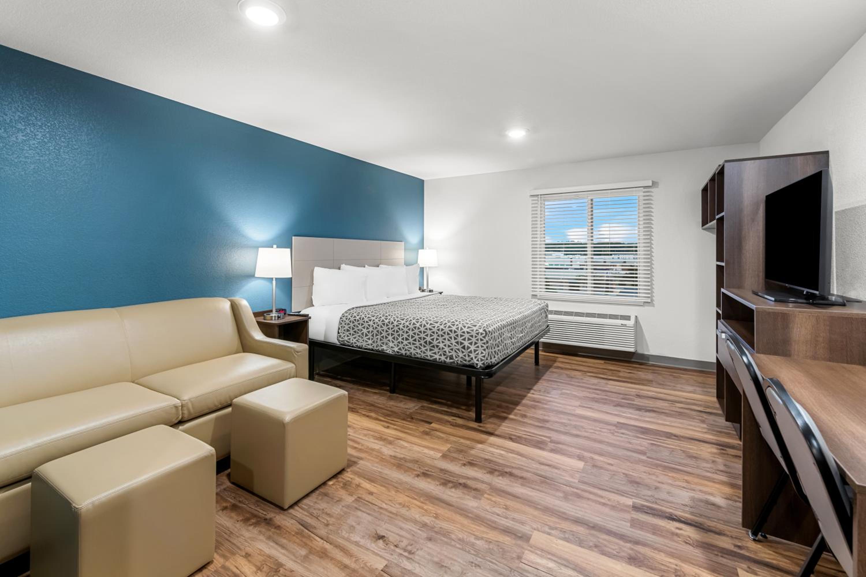 Kansas City Vacations - WoodSpring Suites Kansas City Airport - Property Image 2