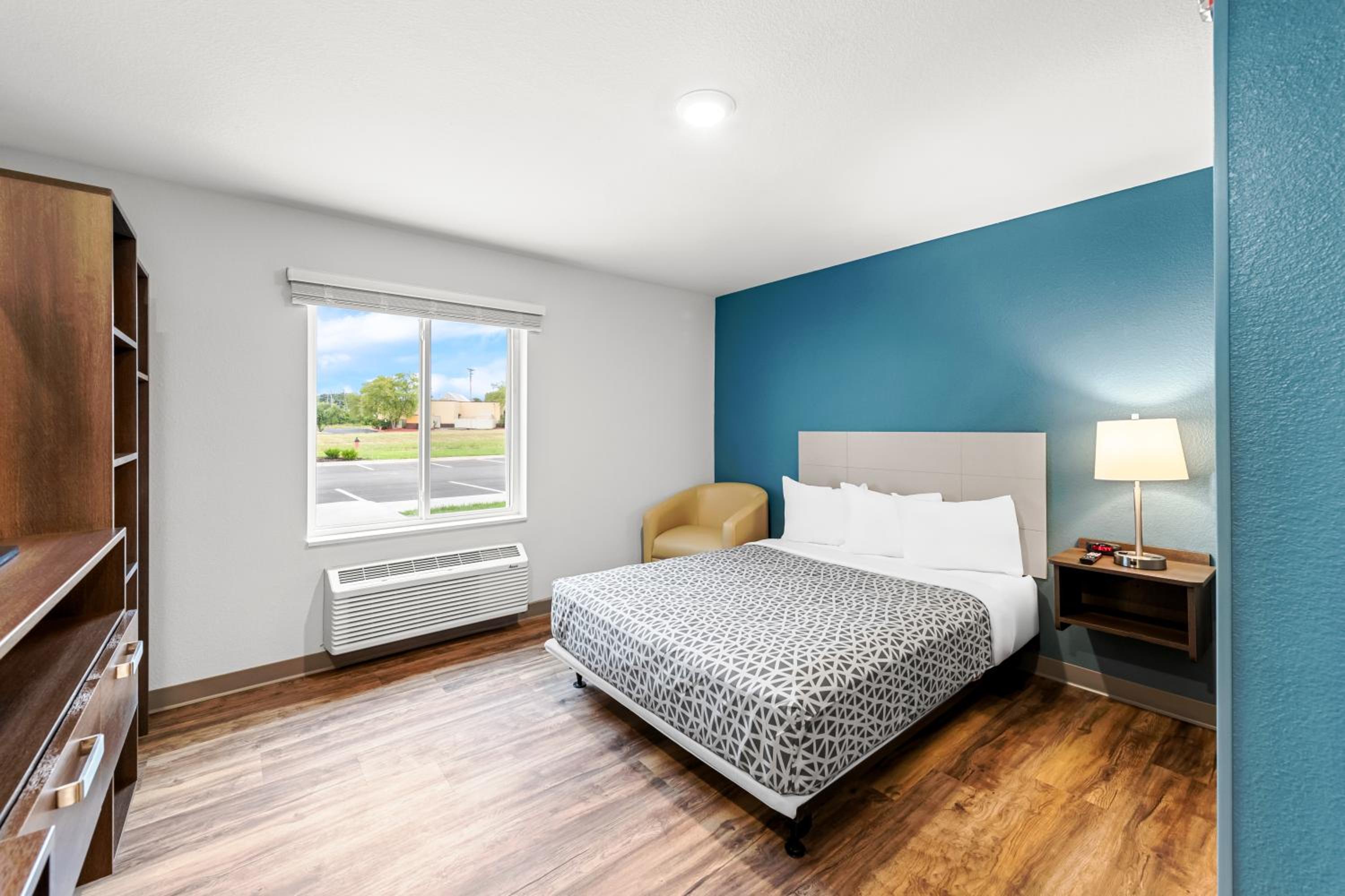Kansas City Vacations - WoodSpring Suites Kansas City Airport - Property Image 13