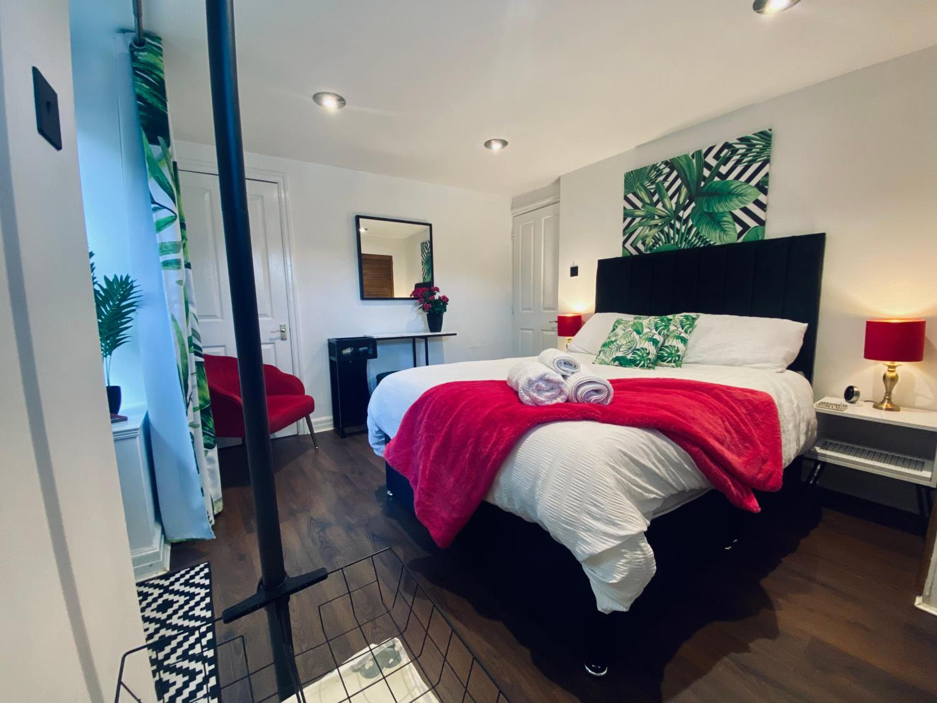 2 Bedroom - Garden Apartment, with parking view 4